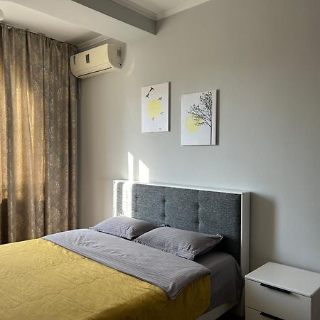 Ferienwohnung Aura On Turusbekova Street 124 Bischkek Exterior foto