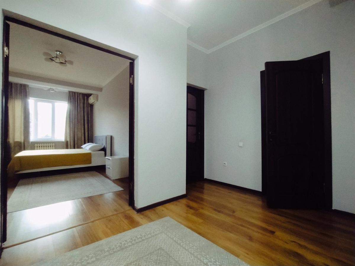 Ferienwohnung Aura On Turusbekova Street 124 Bischkek Exterior foto