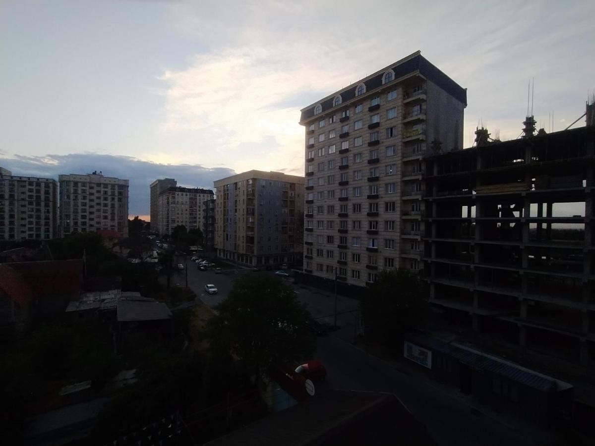 Ferienwohnung Aura On Turusbekova Street 124 Bischkek Exterior foto
